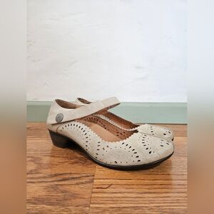 TAOS Tango Ivory Leather Heels